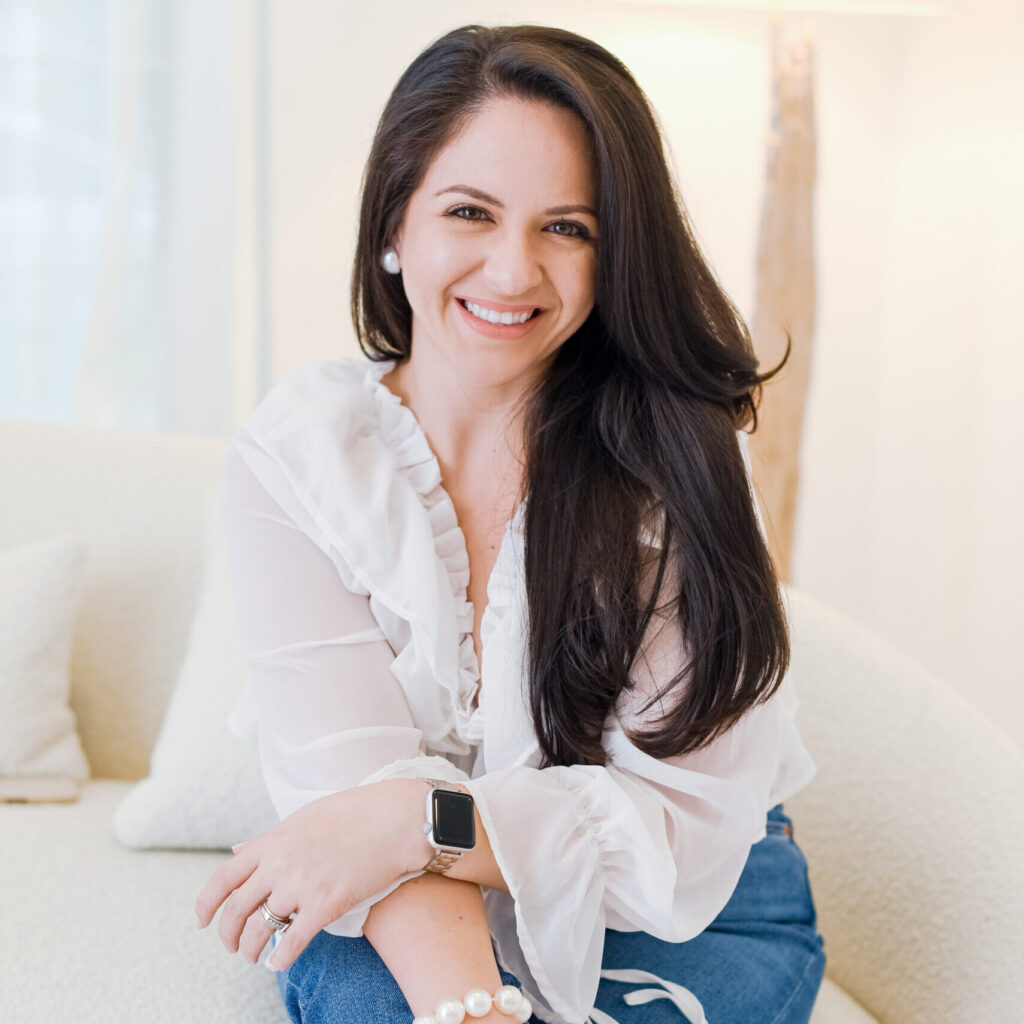 headshot of light and airy miami family photographer Meivys Suarez from MSP Photography